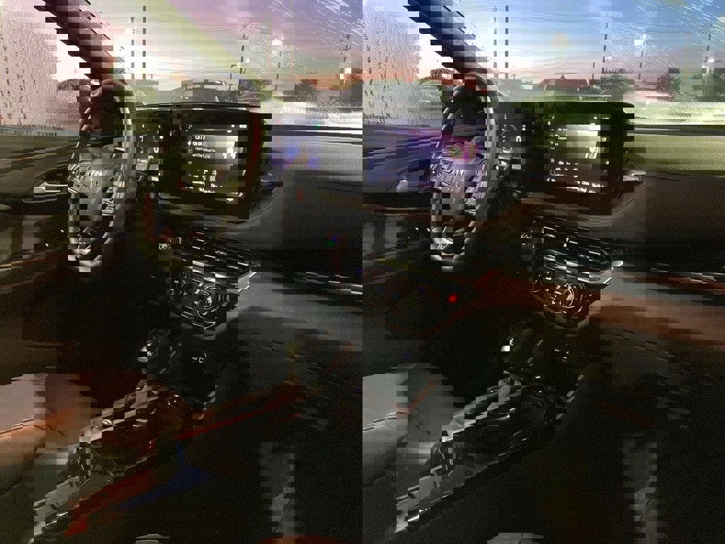 Used 2025 Buick Envista Sport Touring image 11