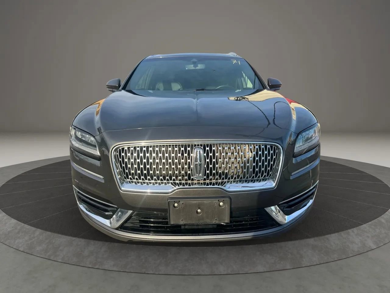 Used 2019 Lincoln Nautilus Premier AWD/4WD image 2