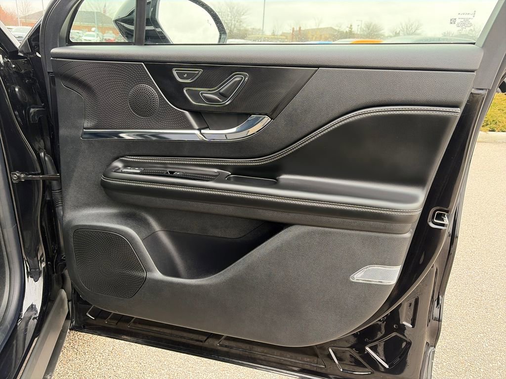 Used 2023 Lincoln Corsair Standard image 13