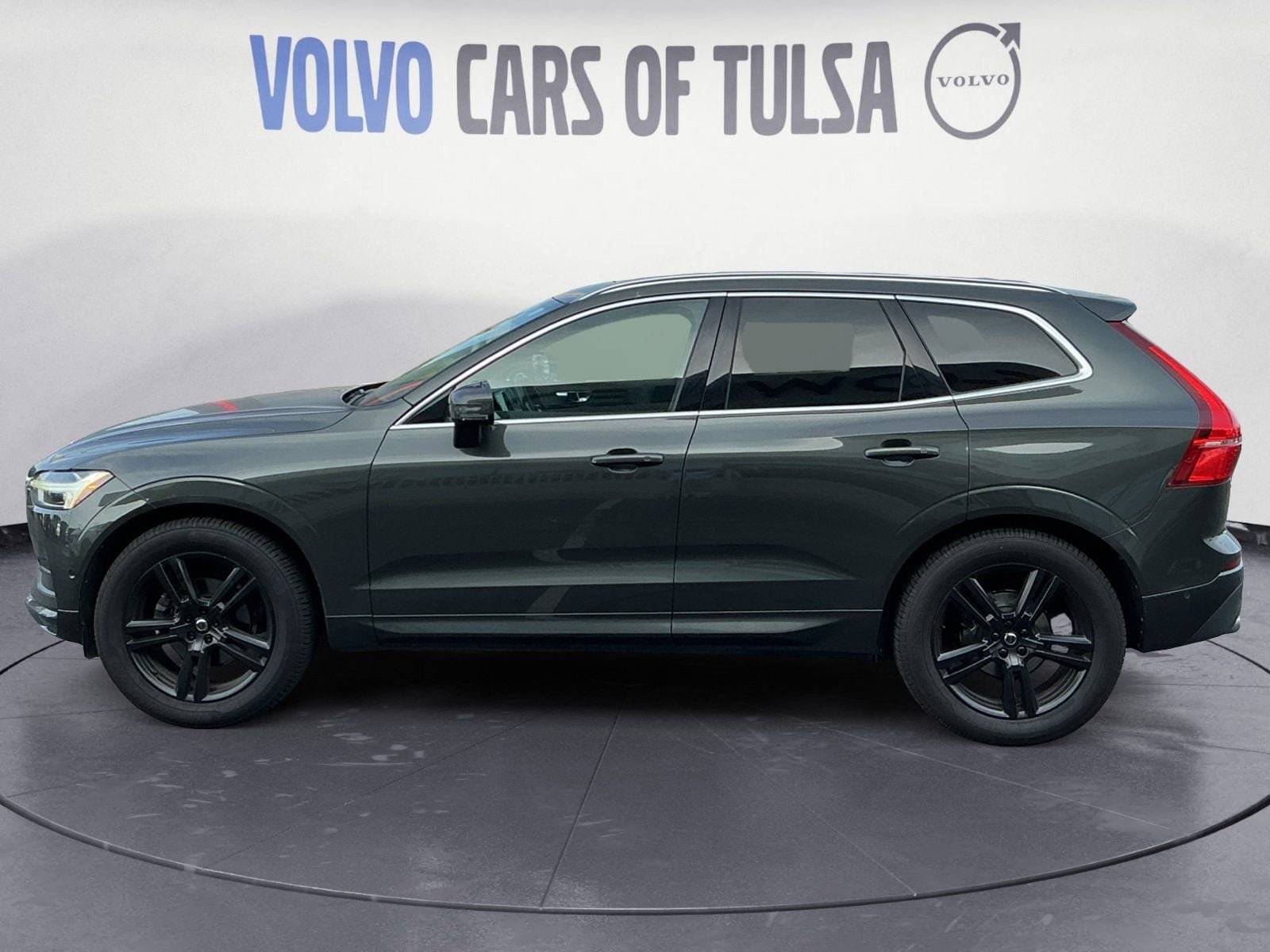 Used 2019 Volvo XC60 T5 Momentum w/ Multimedia Package AWD/4WD image 2