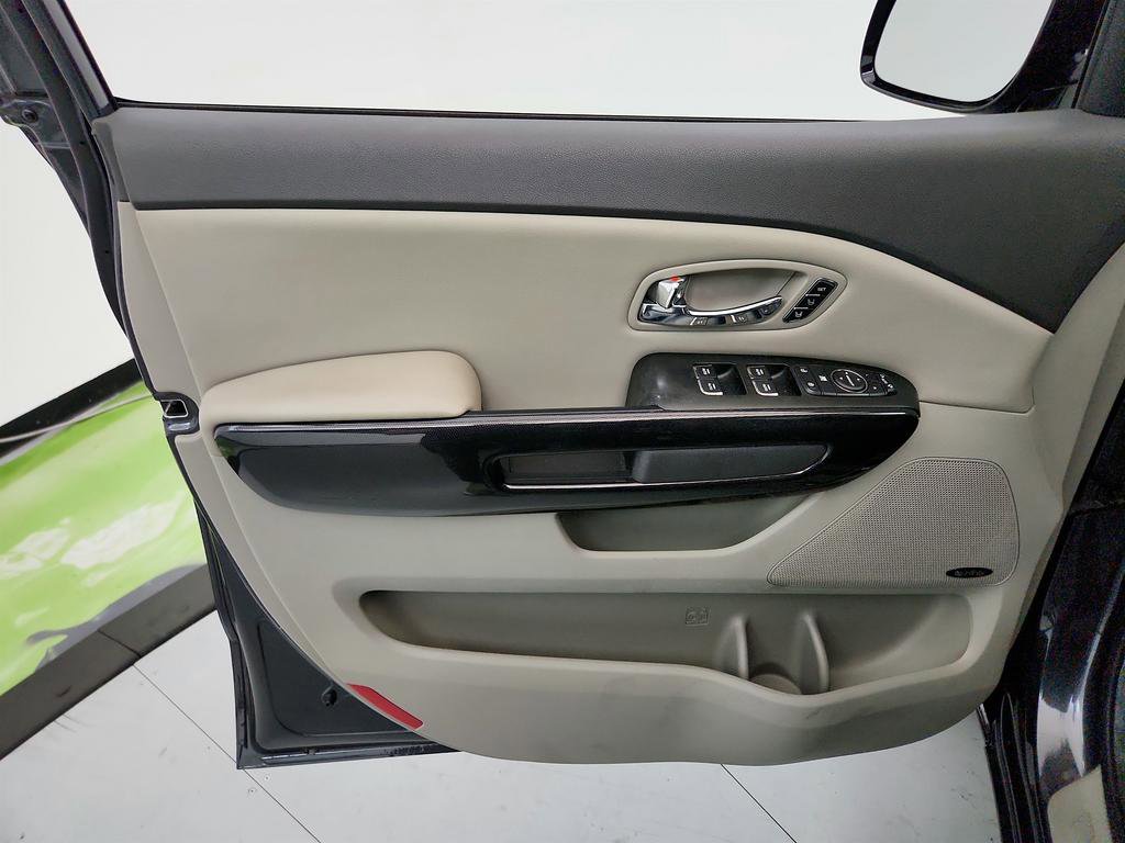 Used 2016 Kia Sedona SX FWD image 23