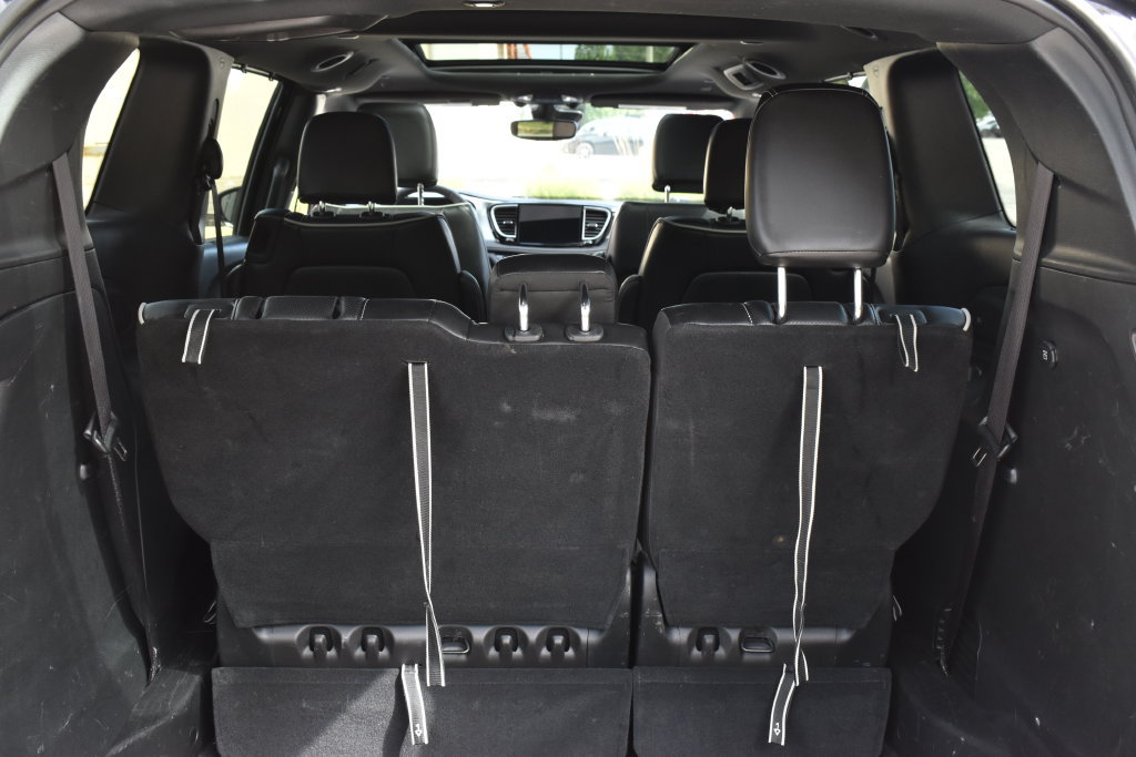 Used 2025 Chrysler Pacifica Limited FWD image 13