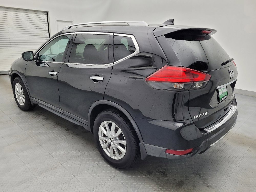 Used 2017 Nissan Rogue SV image 3