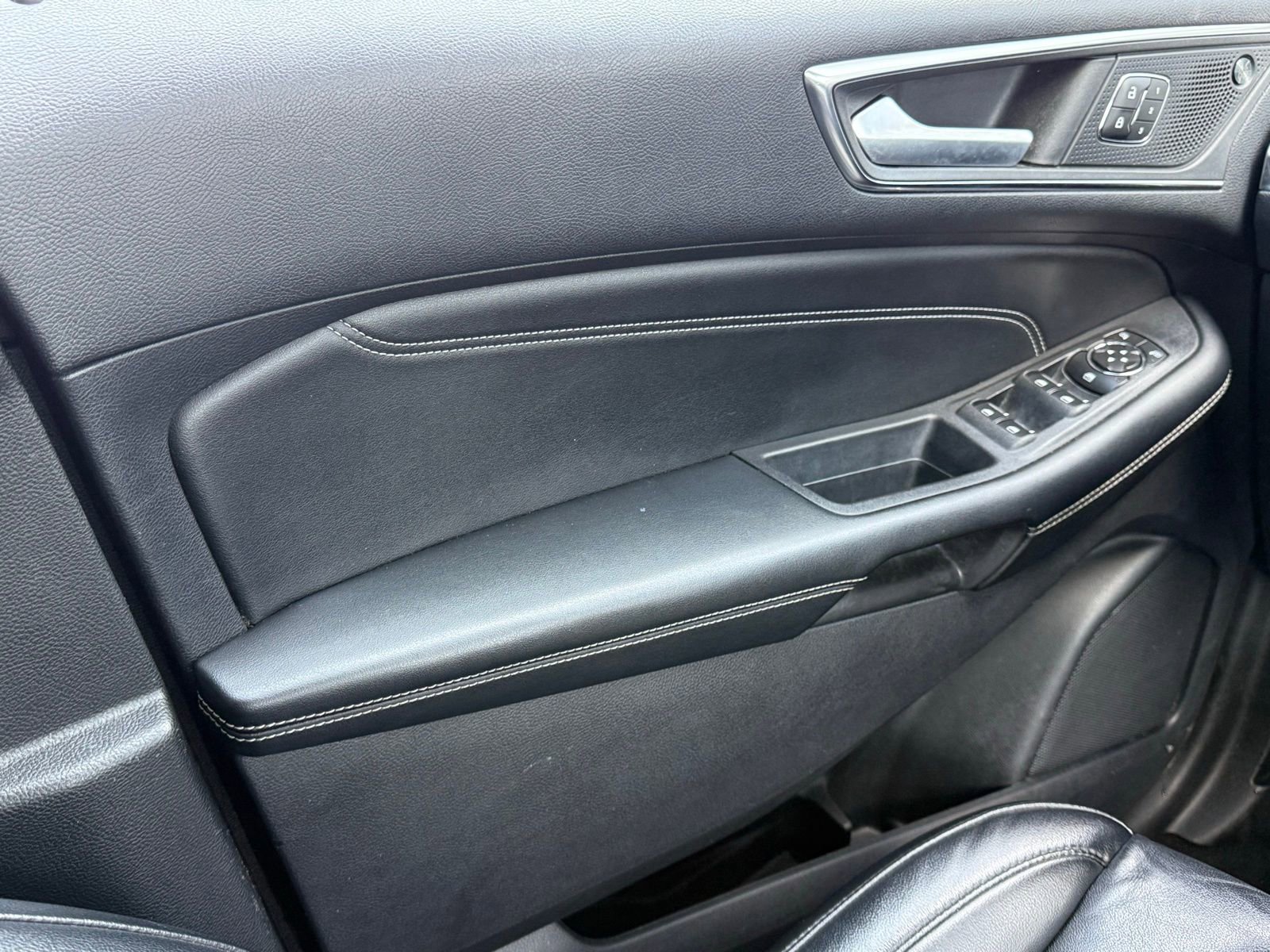 Used 2022 Ford Edge Titanium image 31