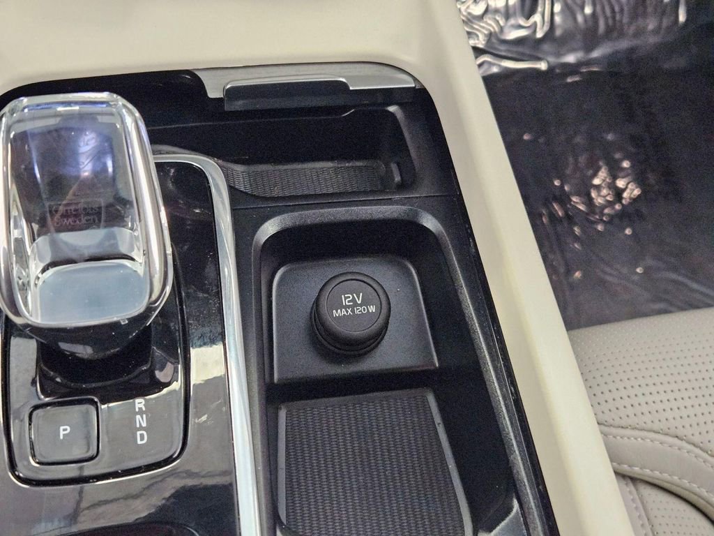 Used 2023 Volvo XC60 B5 Ultimate w/ Climate Package image 22