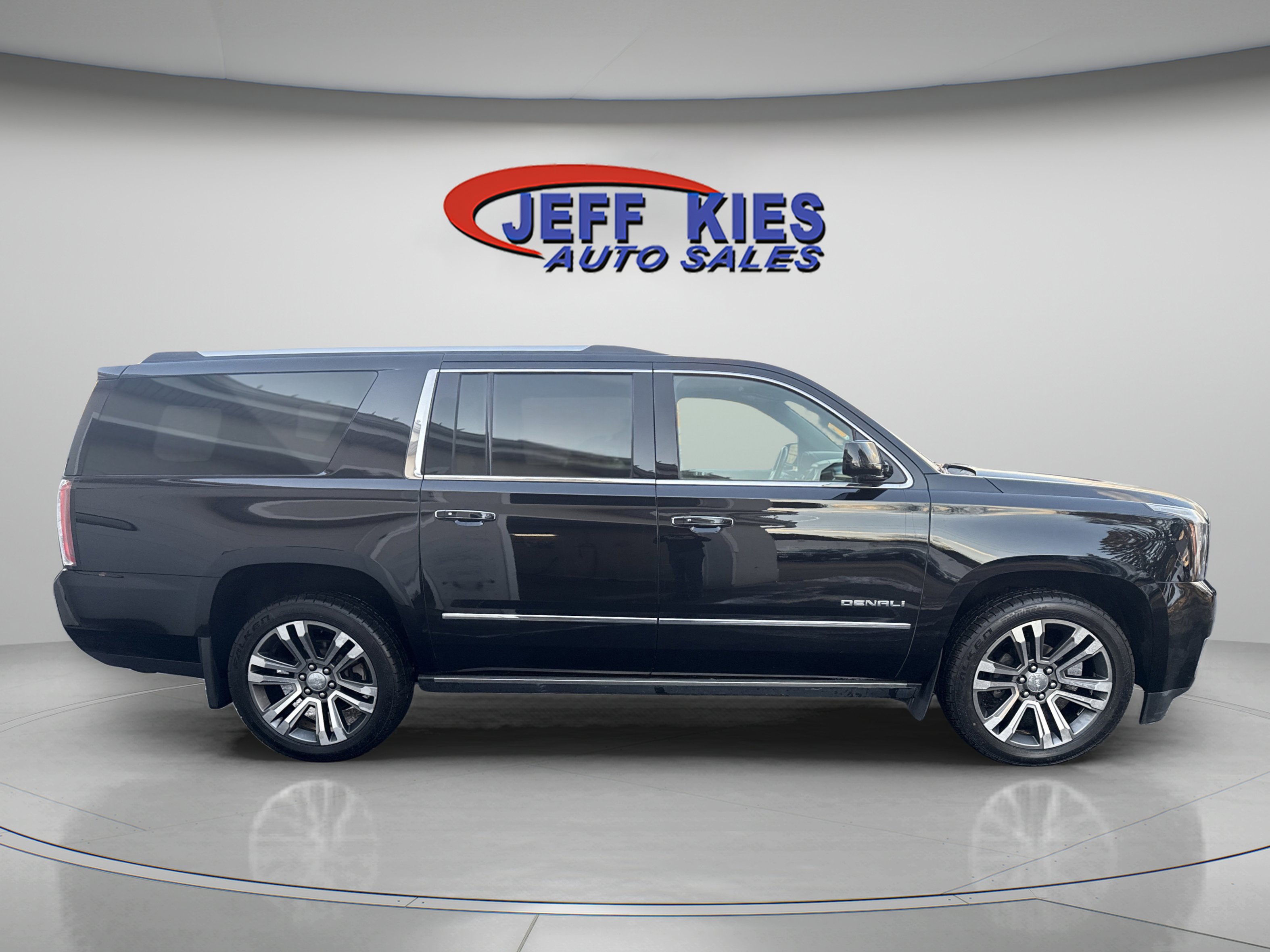 Used 2018 GMC Yukon XL Denali w/ Denali Ultimate Package image 4