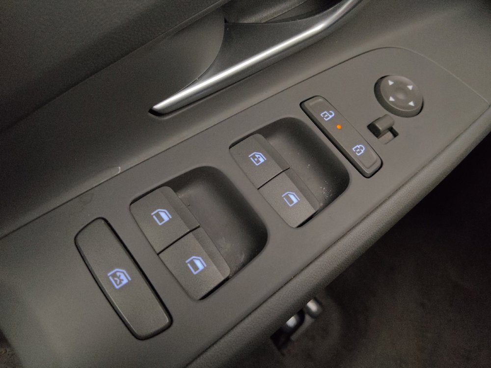Used 2025 Hyundai Elantra Sport FWD image 27