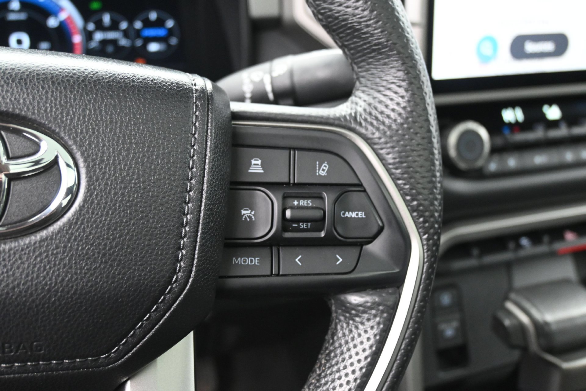 Used 2025 Toyota Tundra Limited AWD/4WD image 24