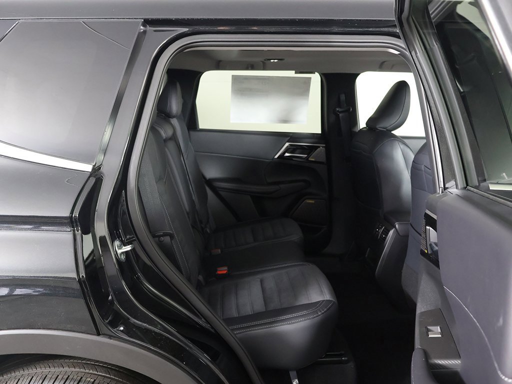 New 2025 Mitsubishi Outlander SE image 36