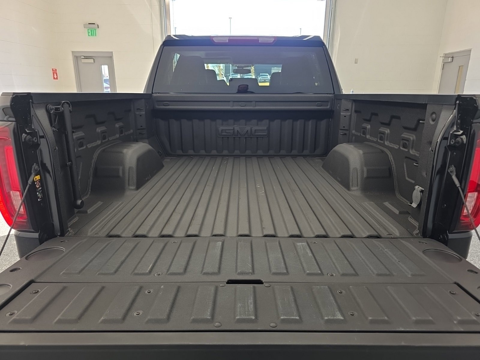 Used 2024 GMC Sierra 1500 SLT w/ SLT Premium Package image 20