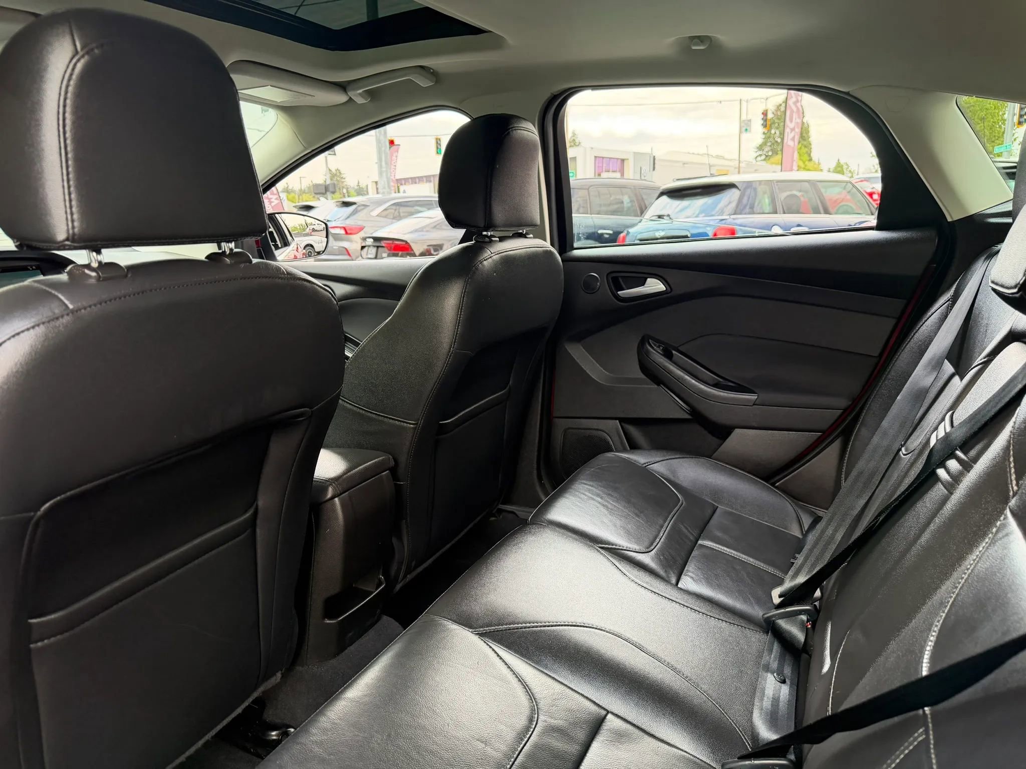 Used 2016 Ford Focus Titanium FWD image 17