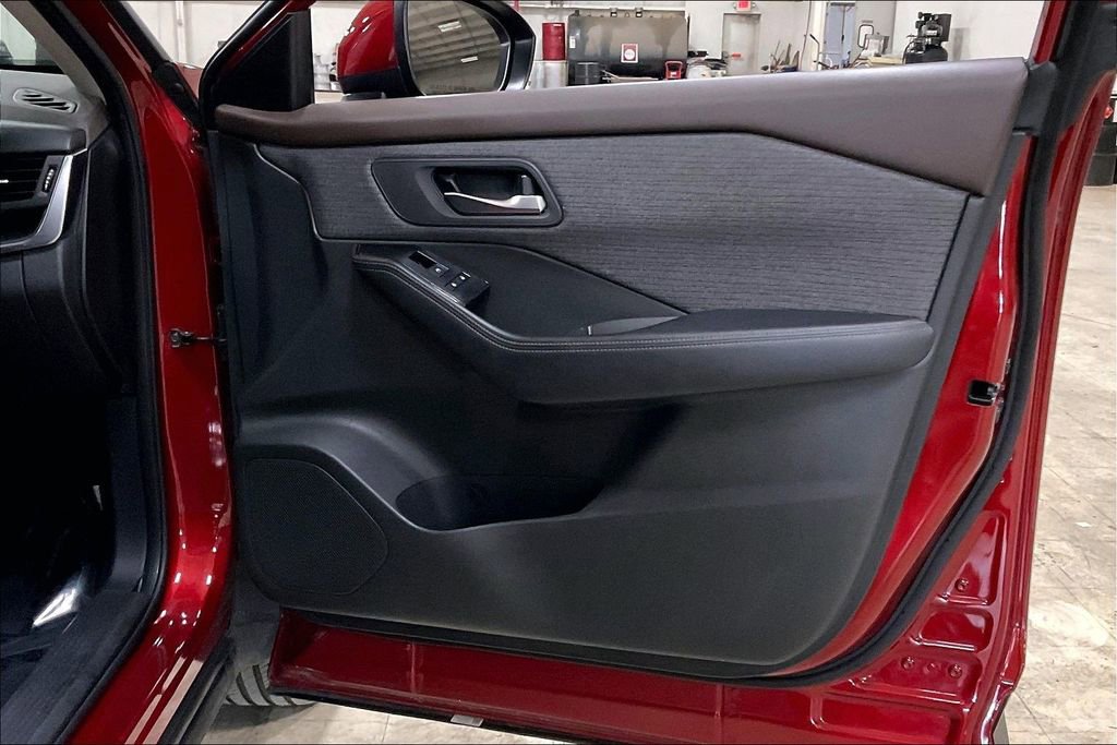 Used 2023 Nissan Rogue SV image 22