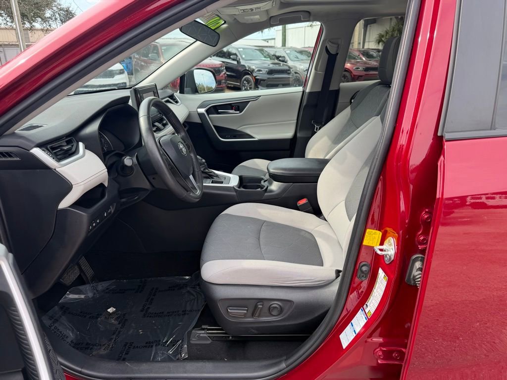Used 2020 Toyota RAV4 XLE w/ Convenience Package image 16