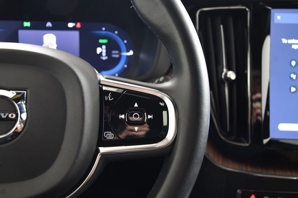 Used 2023 Volvo XC60 T8 Plus image 30
