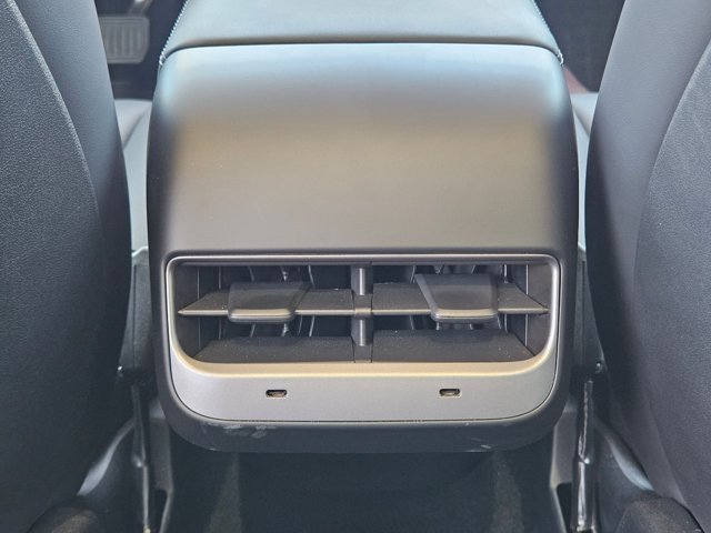 Used 2025 Tesla Model Y Long Range RWD image 17