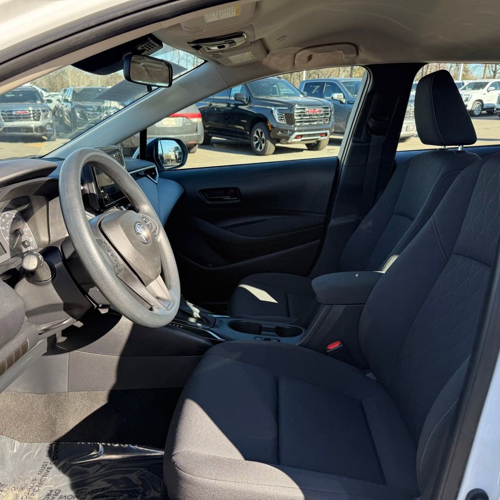 Used 2025 Toyota Corolla LE image 9