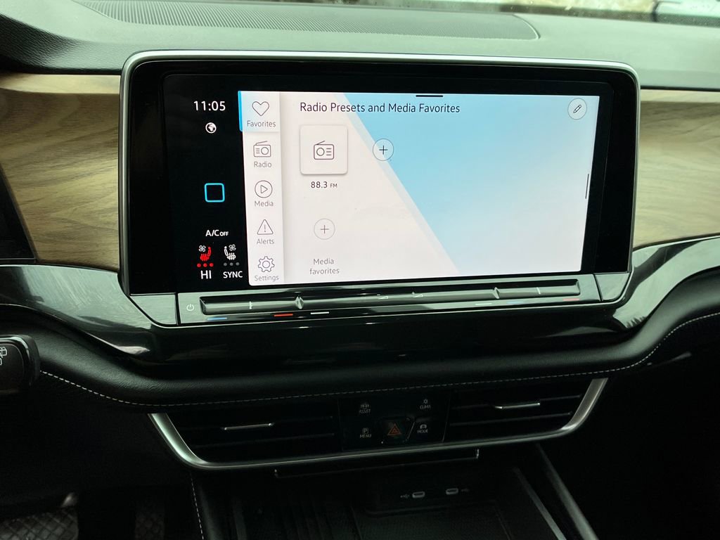 Used 2025 Volkswagen Atlas SE image 16