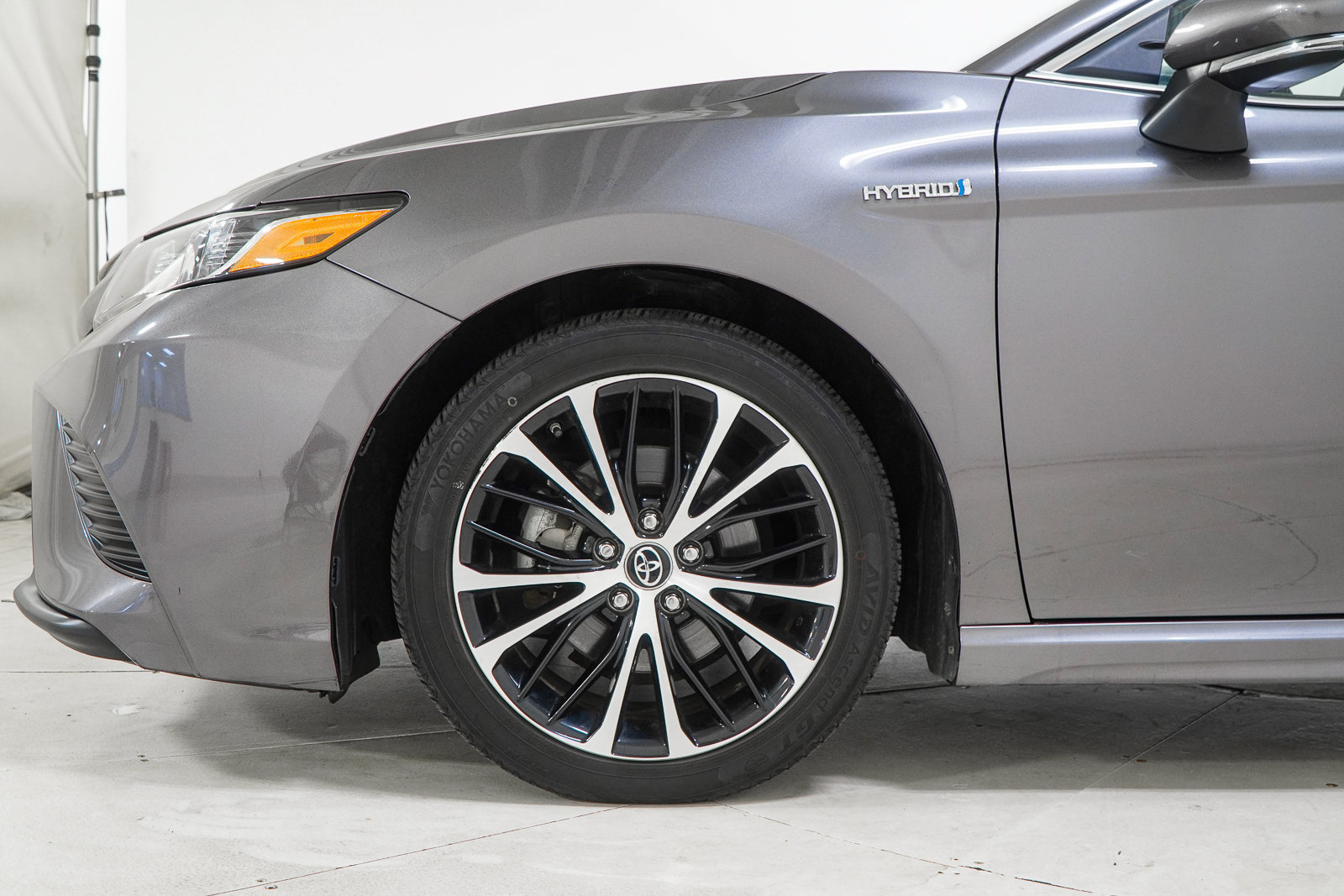 Used 2019 Toyota Camry SE w/ Audio Package FWD image 17