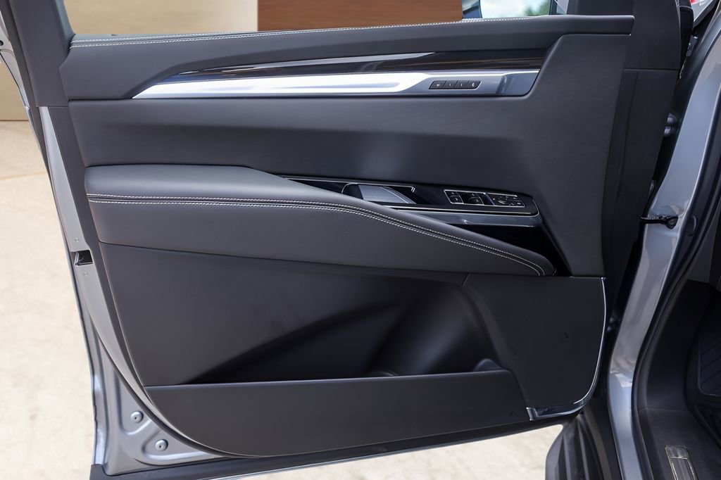 Certified 2025 Cadillac Escalade Premium Luxury AWD/4WD image 23