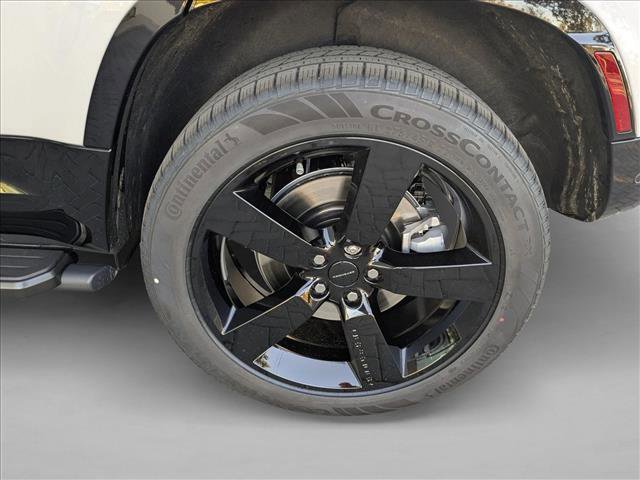 New 2026 Land Rover Defender 110 X-Dynamic SE image 10