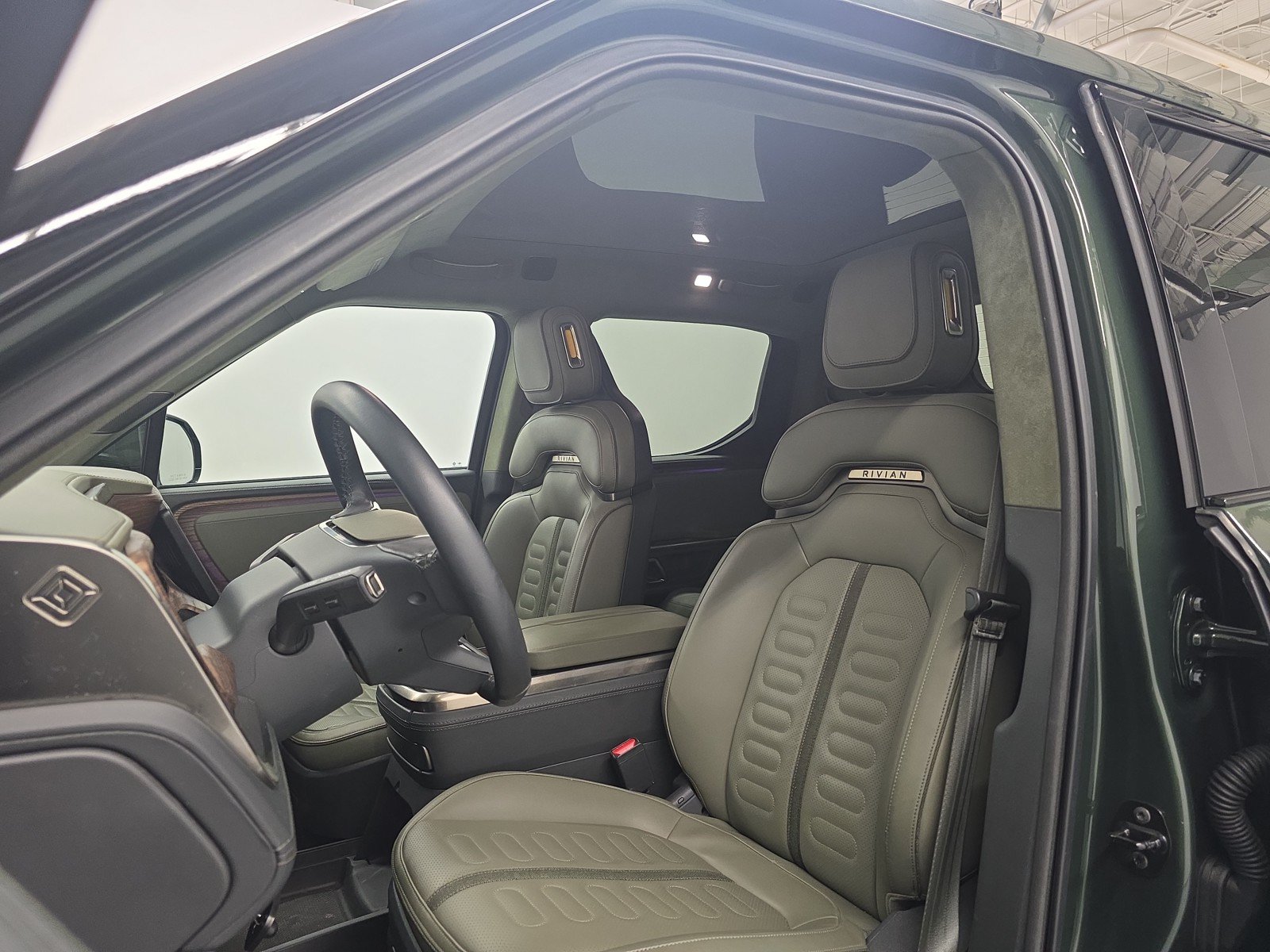 Used 2024 Rivian R1T Adventure AWD/4WD image 20