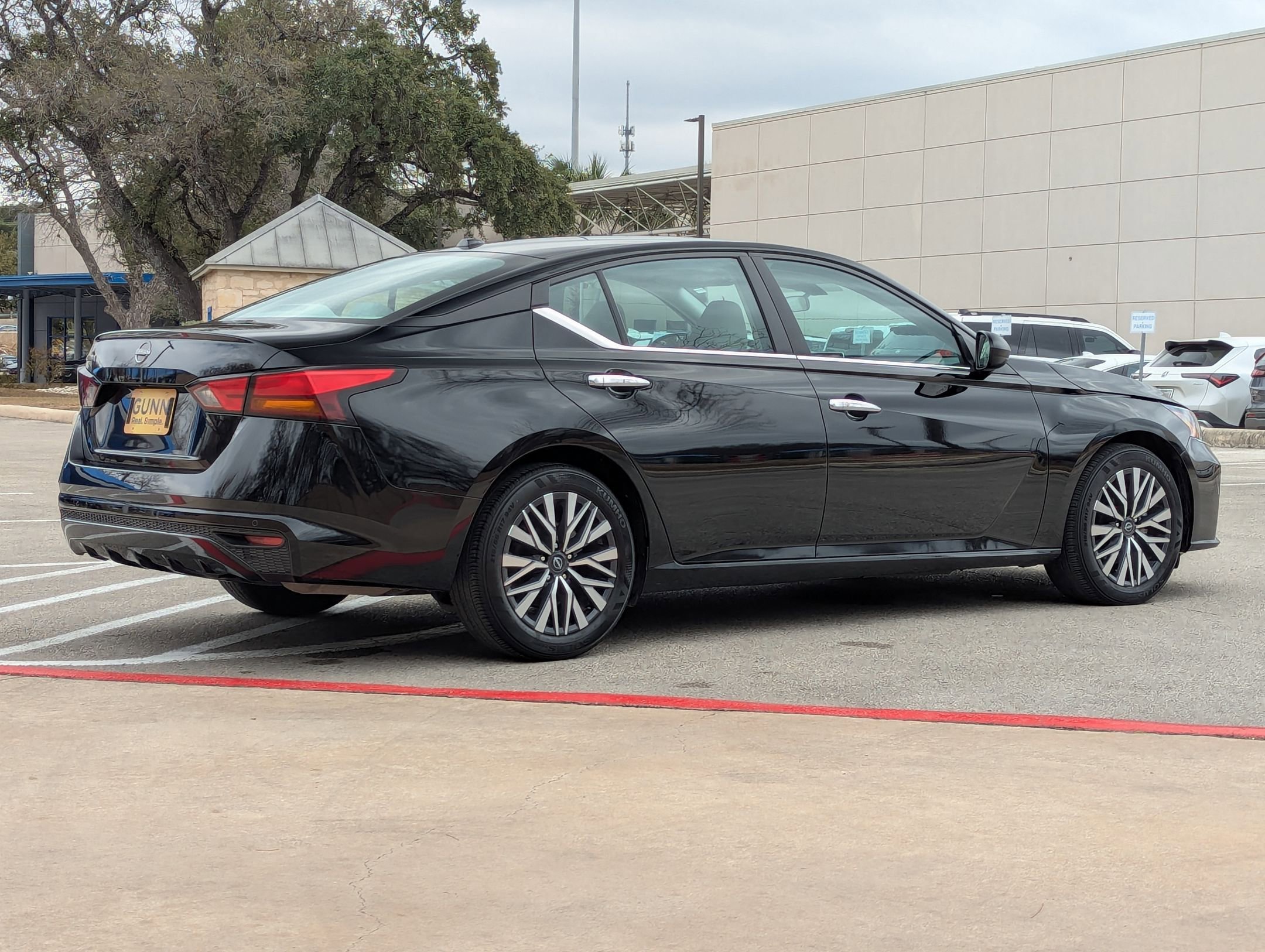 Used 2025 Nissan Altima 2.5 SV image 4