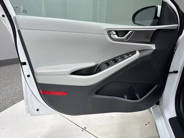 Used 2020 Hyundai Ioniq Blue FWD image 7