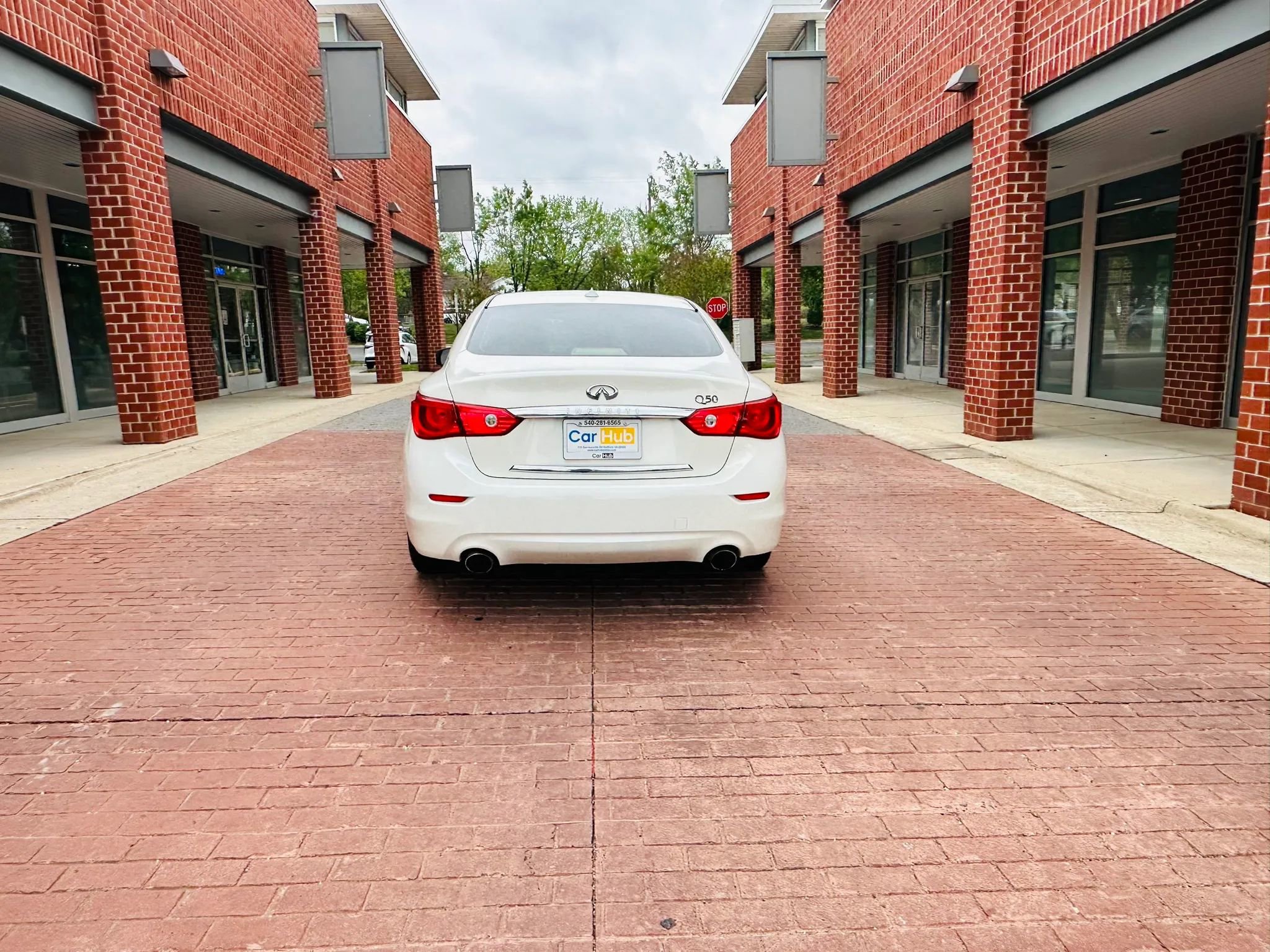 Used 2016 INFINITI Q50 2.0t w/ Moonroof Package RWD image 5