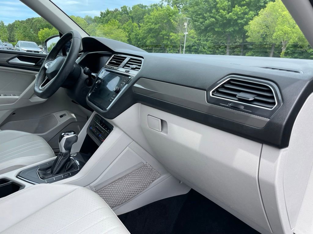 Used 2022 Volkswagen Tiguan SE FWD image 33