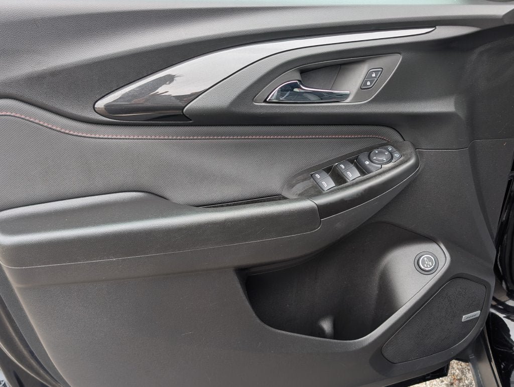 Used 2022 Chevrolet TrailBlazer RS w/ Sun and Liftgate Package FWD image 10