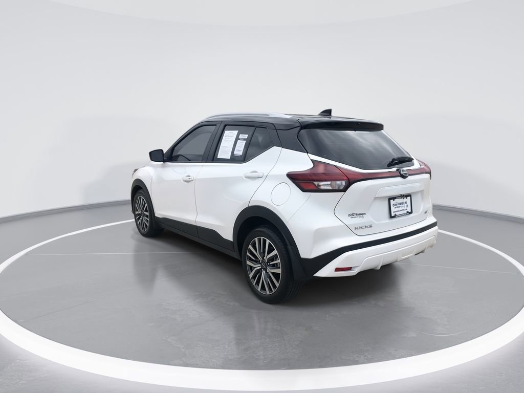 Used 2024 Nissan Kicks SV w/ Interior Electronics Package FWD image 6