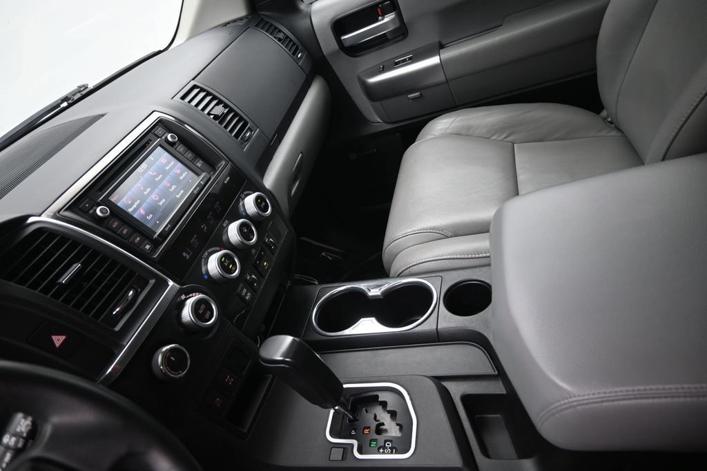 Used 2018 Toyota Sequoia Limited w/ Safety & Convenience Package AWD/4WD image 15