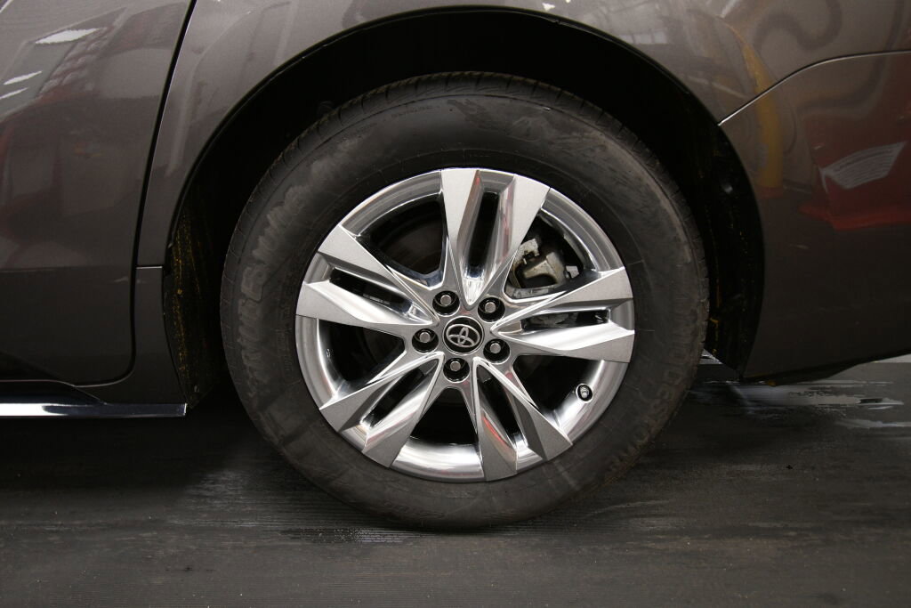 Used 2024 Toyota Sienna Limited image 34