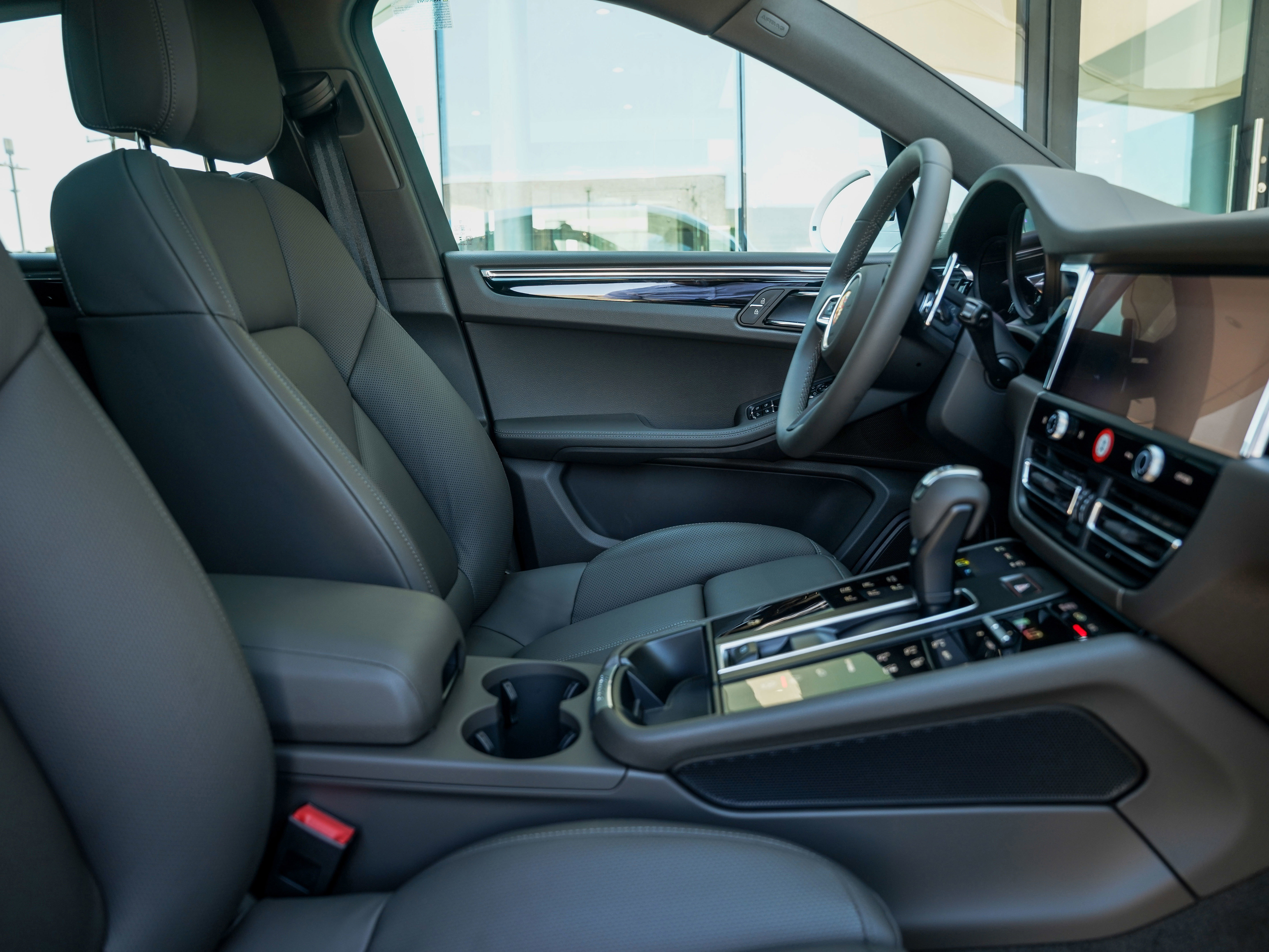 New 2026 Porsche Macan image 33