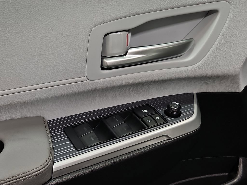 New 2026 Toyota Sienna XLE image 10