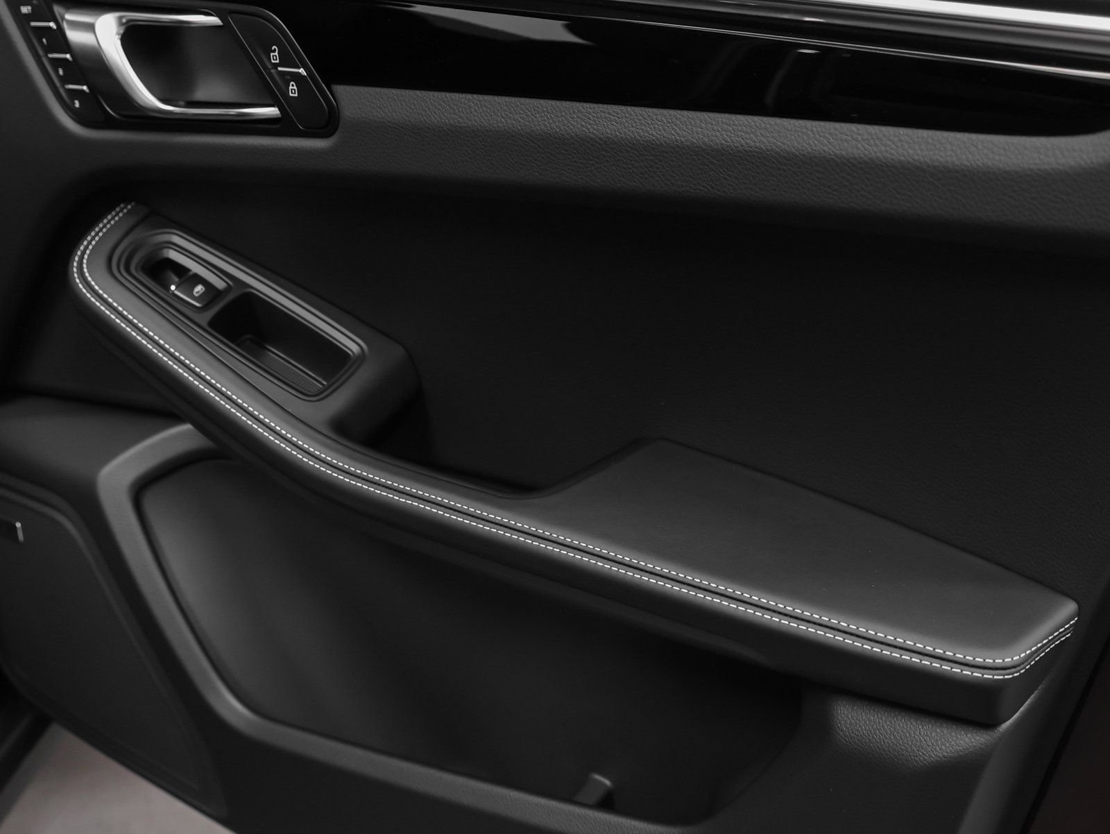 New 2026 Porsche Macan image 24