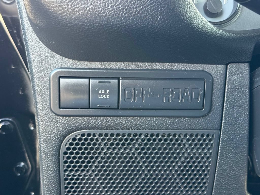 Used 2016 Jeep Wrangler Unlimited Sahara AWD/4WD image 27