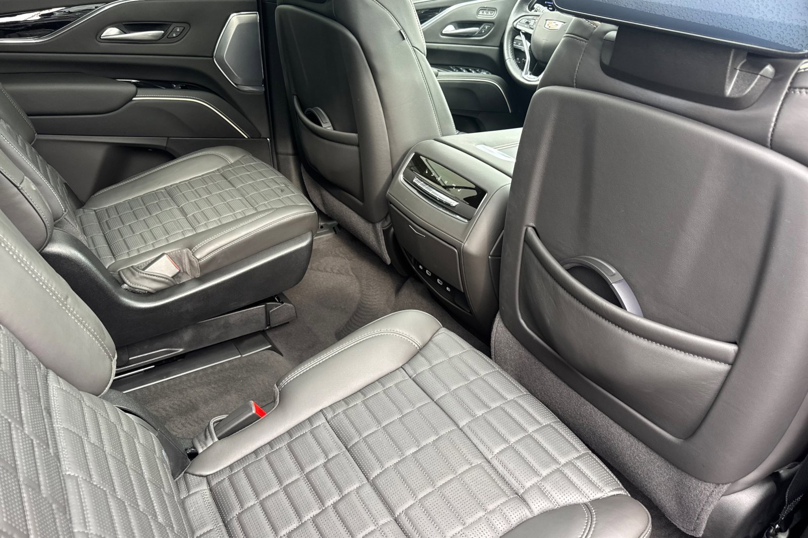 Certified 2024 Cadillac Escalade V w/ Heavy-Duty Trailer Package image 18