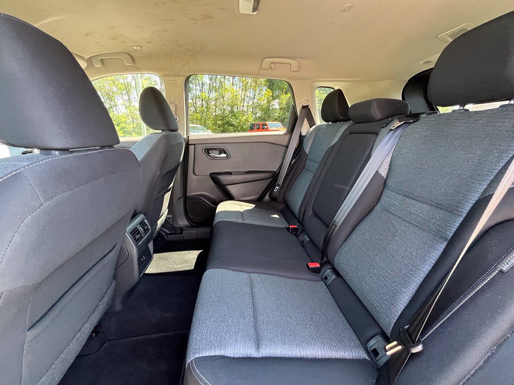 Used 2022 Nissan Rogue SV FWD image 26