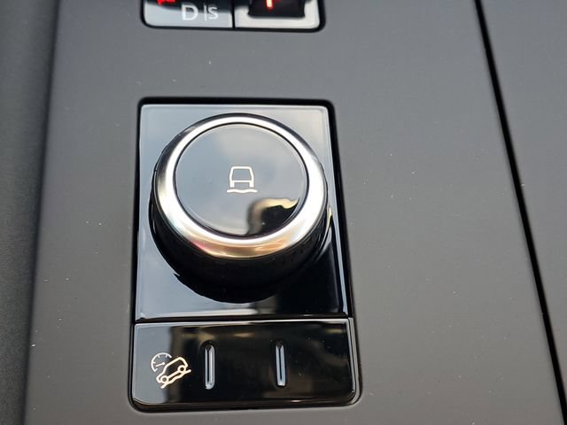Certified 2025 Land Rover Discovery S AWD/4WD image 33