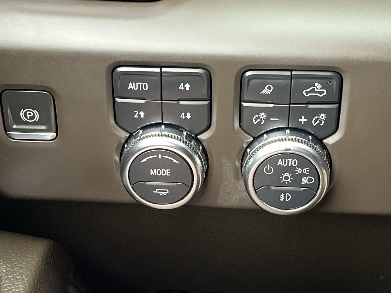 Used 2024 GMC Sierra 1500 Denali AWD/4WD image 18