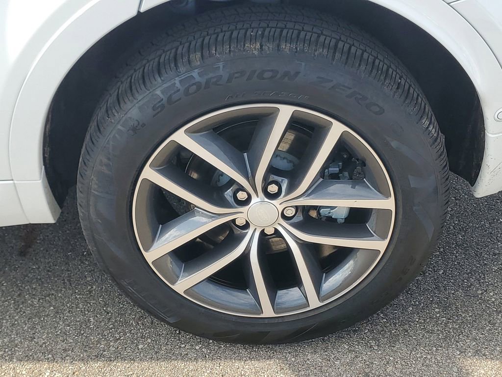 Used 2025 Land Rover Discovery Sport S image 8