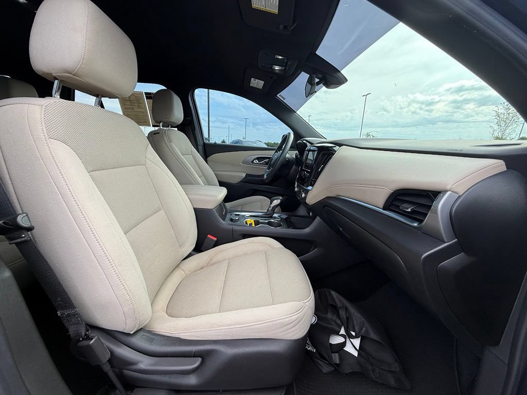 Used 2022 Chevrolet Traverse LS AWD/4WD image 29