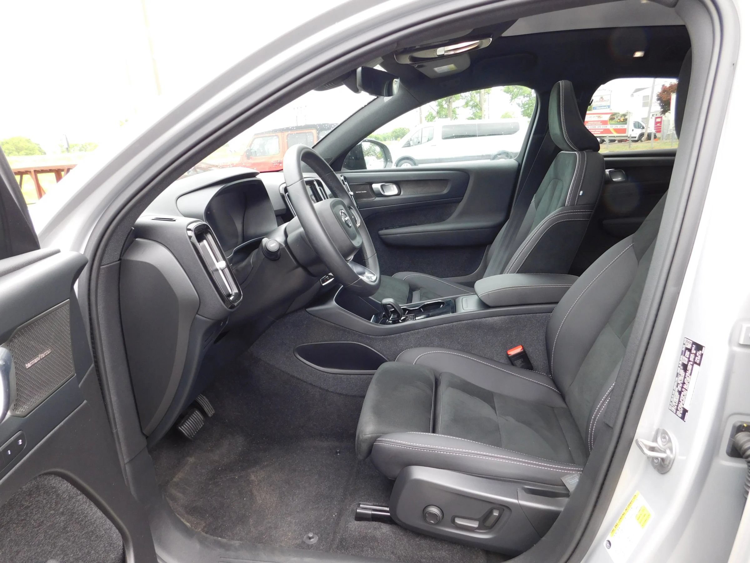 Used 2023 Volvo C40 P8 Recharge Ultimate AWD/4WD image 17