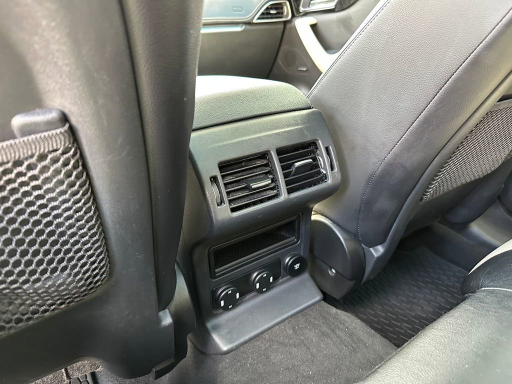 Used 2020 Jaguar F-PACE R-Sport image 37