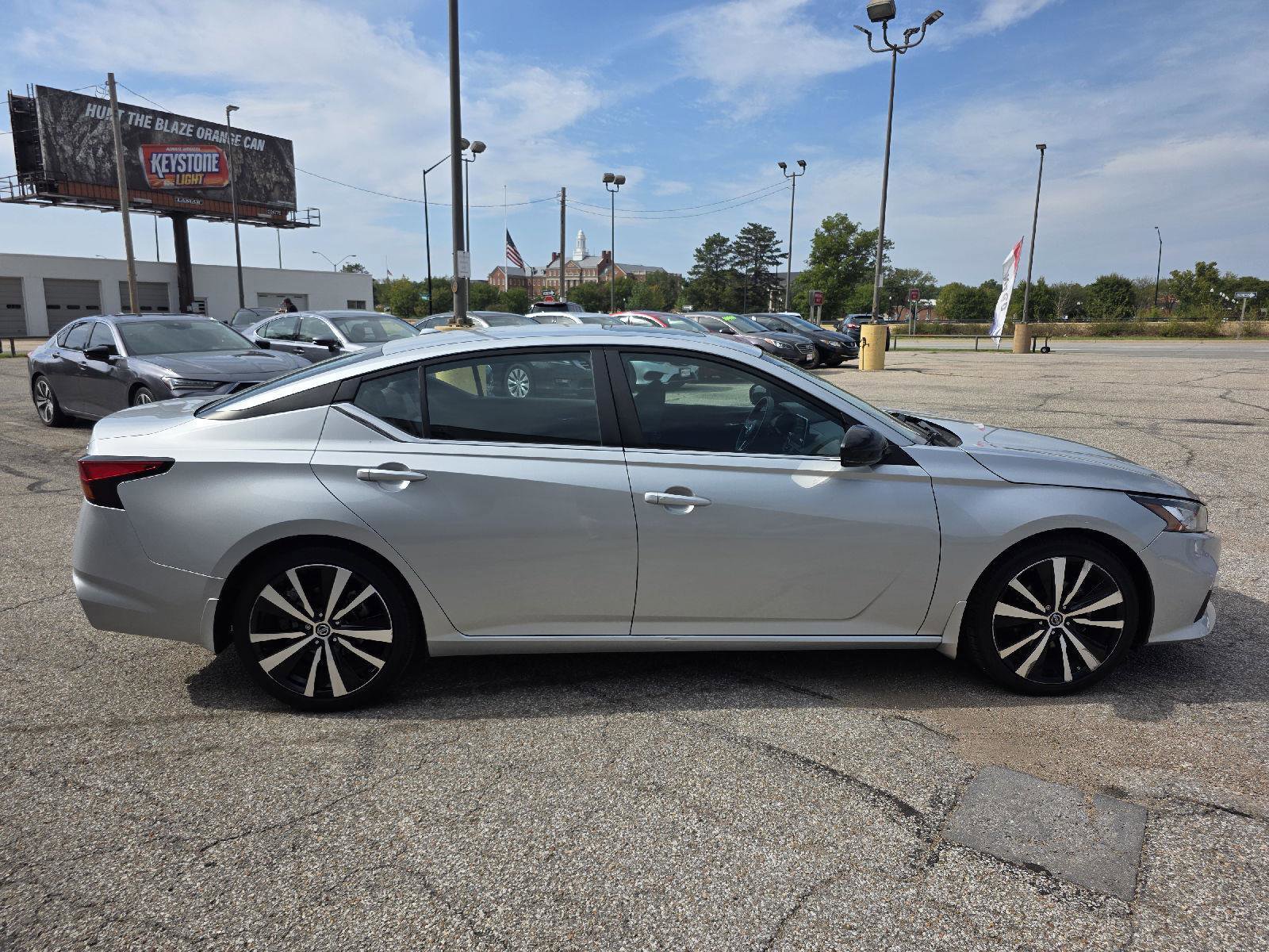 Used 2021 Nissan Altima 2.5 SR w/ SR Premium Package image 4