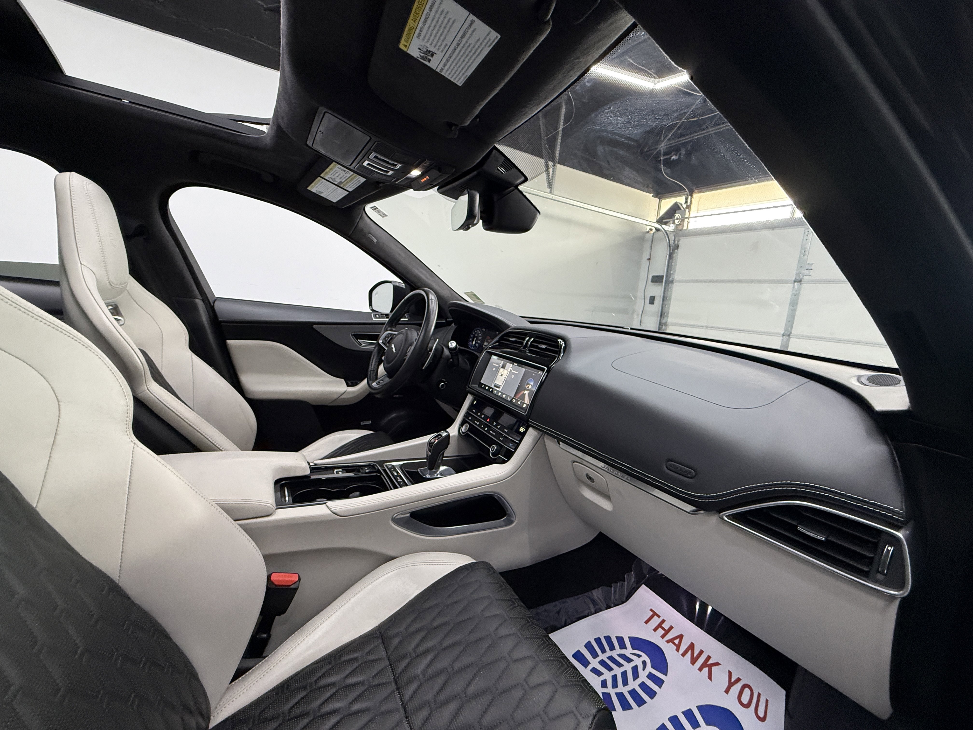 Used 2020 Jaguar F-PACE SVR image 24