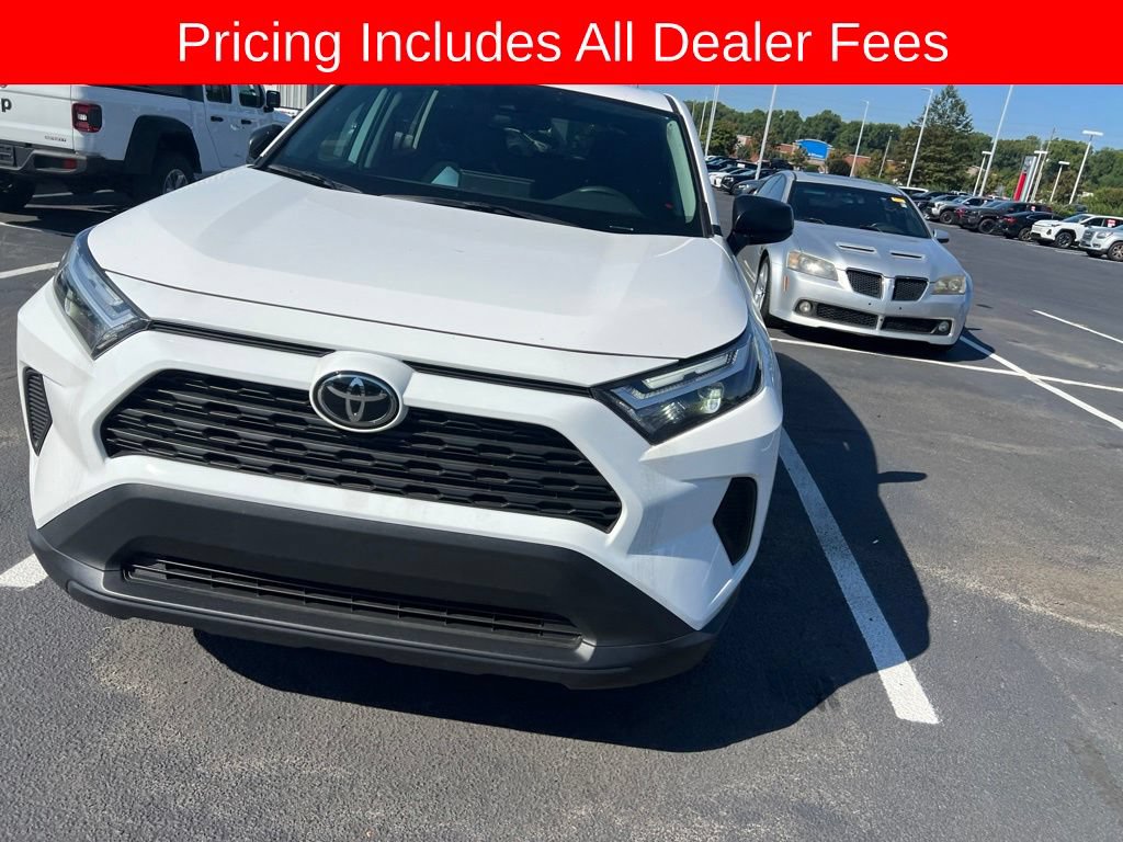 Used 2025 Toyota RAV4 LE AWD/4WD image 7