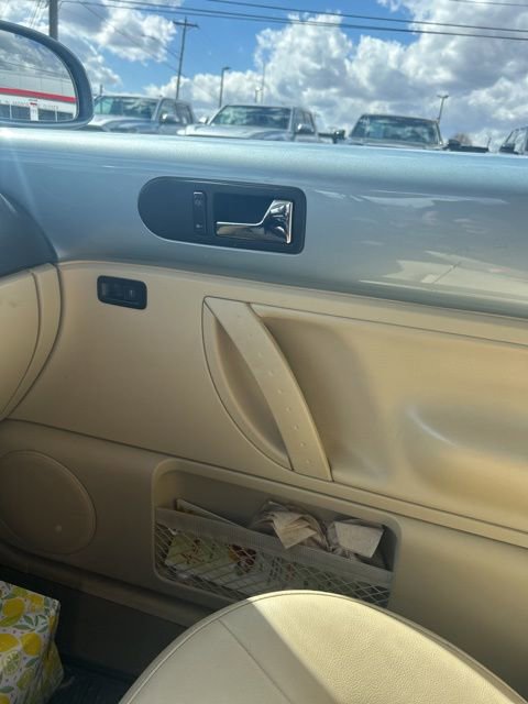 Used 2010 Volkswagen Beetle Coupe image 24