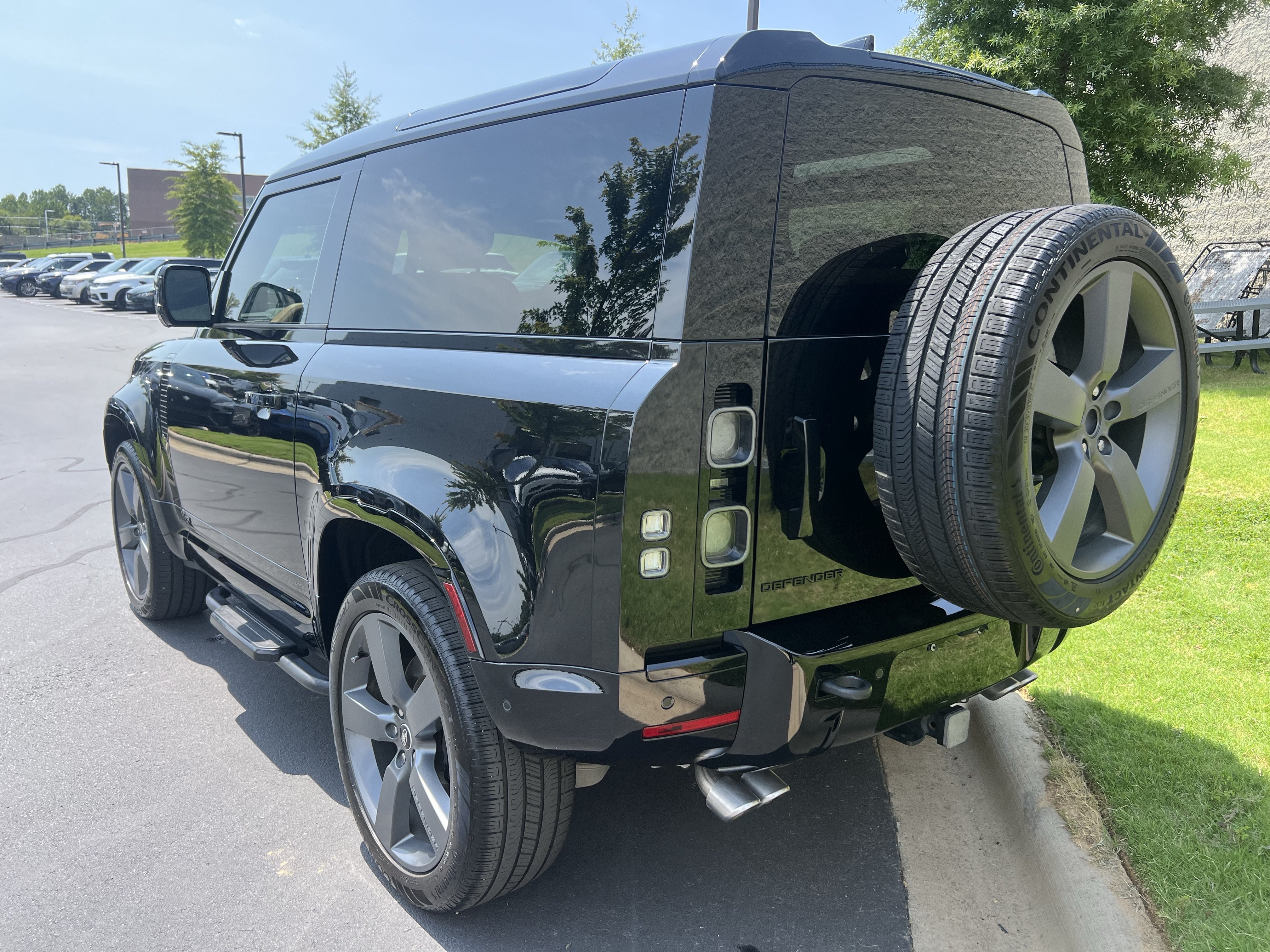 Certified 2024 Land Rover Defender 90 V8 AWD/4WD image 5